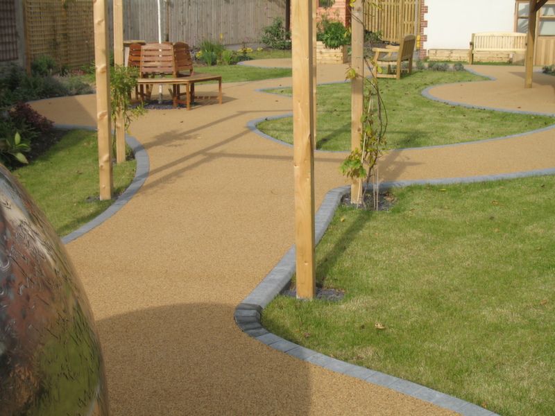 Resin-Bound-Stone-Ideal-for-Garden-Landscaping